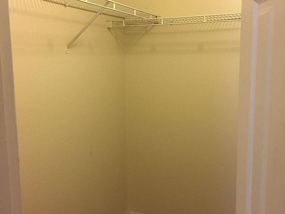 5th image of 326 Sherborne Ln