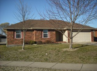 7005 W Cottonwood Rd, Springfield, MO 65802