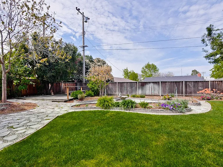 160 Kit Carson Ct — Photo 58
