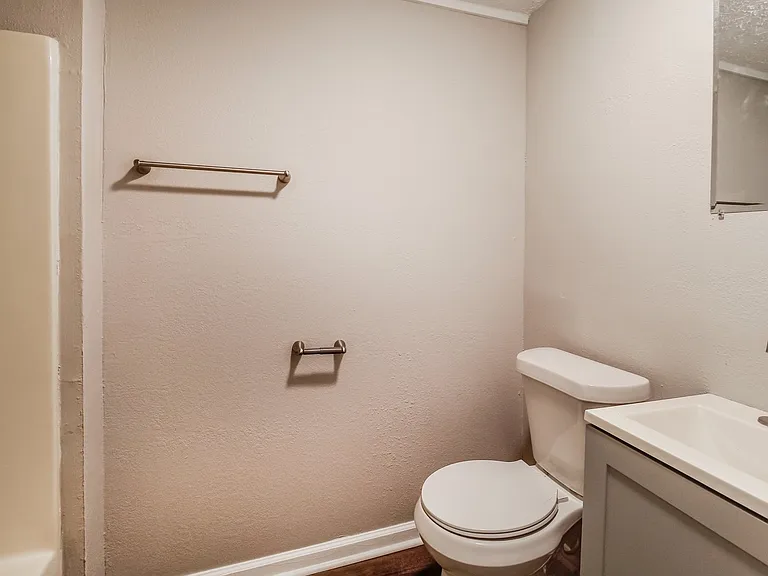 1871776_029_bathroom_13585817.jpg