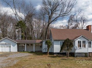 10 Robertson St, Burnsville, NC 28714