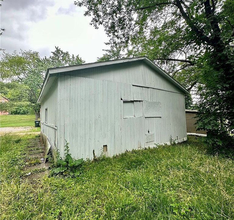 2nd image of S 1st St