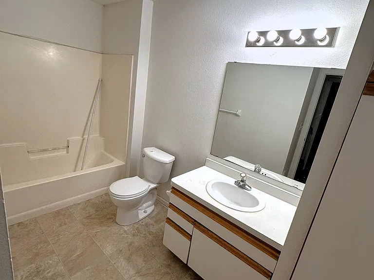 550 Spring St #D1 — Photo 10