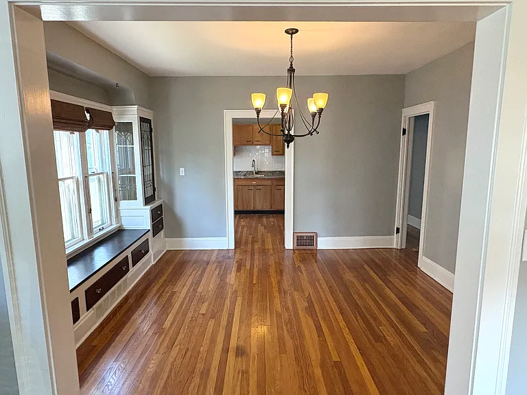 2163 Atkins Ave — Photo 5