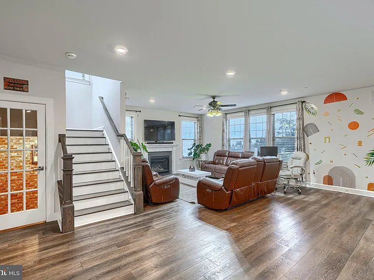 7142 Starmount Way — Photo 16