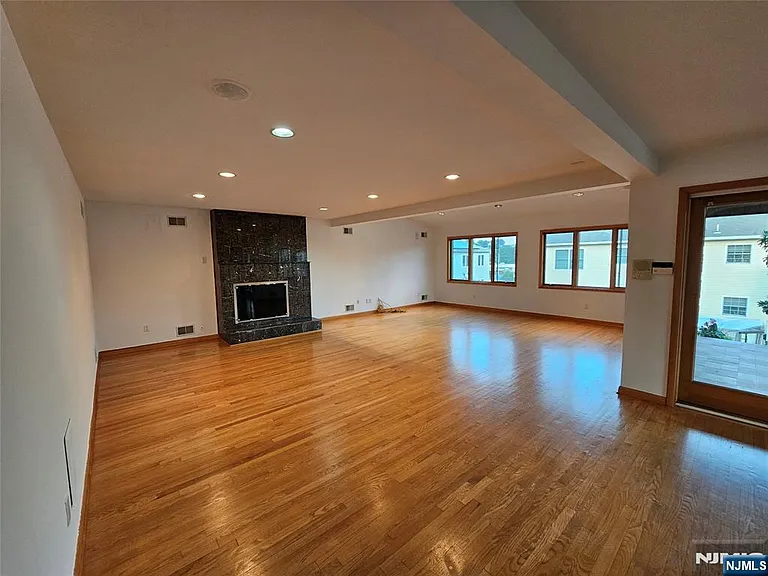 120 Johnson Ave — Photo 26