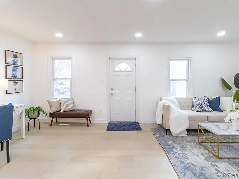 1326 Mohawk Ave — Photo 2