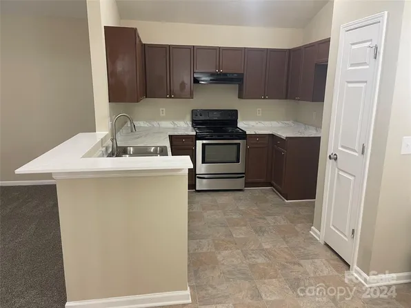 107 High Winds Ln, Charlotte, NC 28208