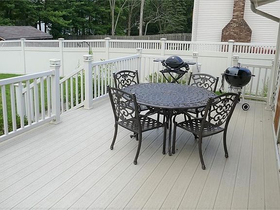 3rd image of 16965 Deer Path Dr