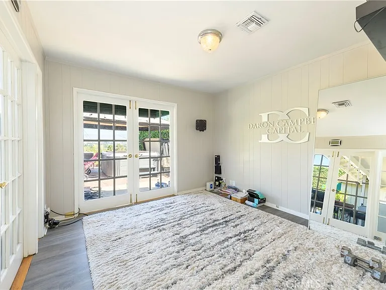 3633 Willowcrest Ave — Photo 8