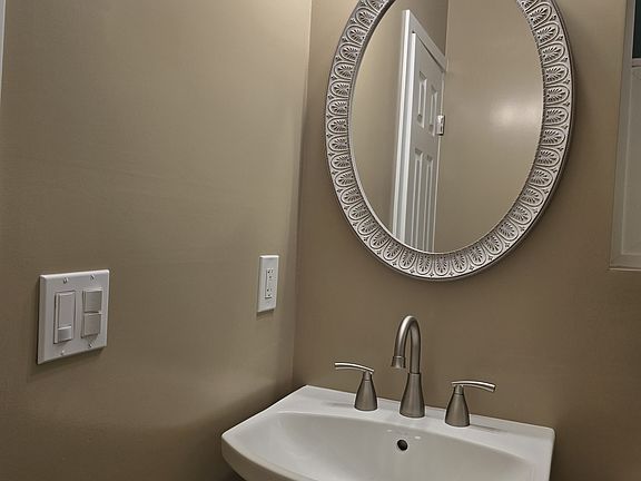 5th image of 1153 Lauriston Dr
