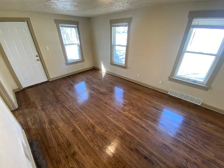 3674 Bedford Ave — Photo 6
