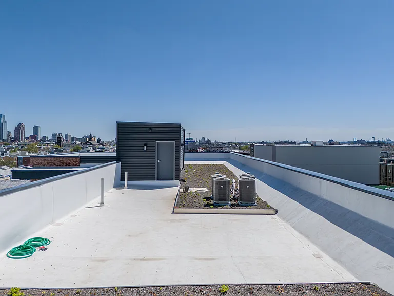 2401 Washington Ave — Photo 12