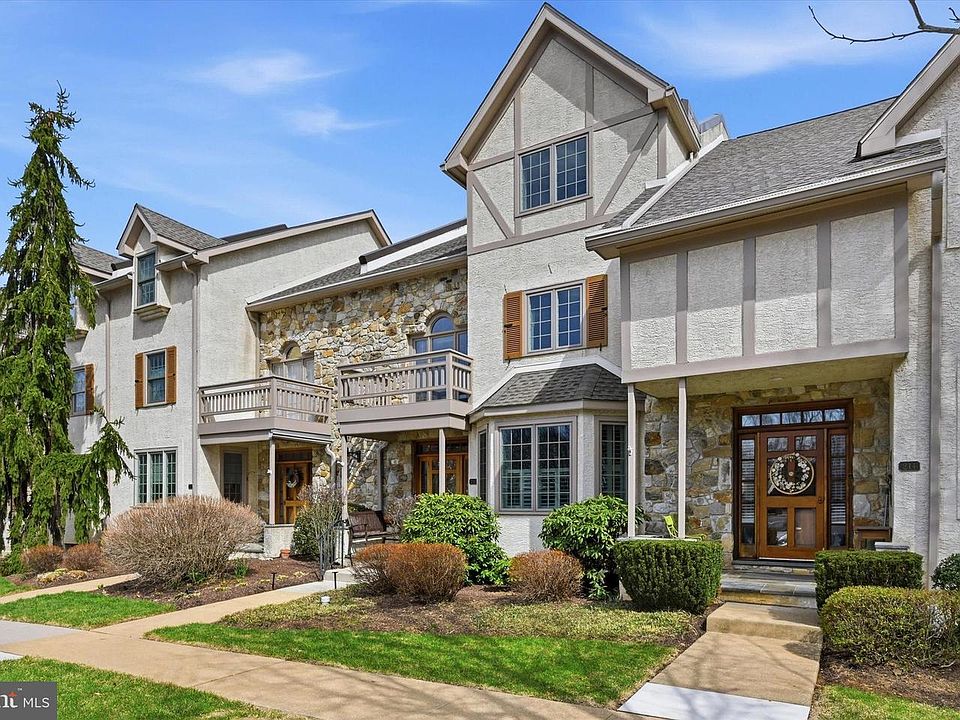 1st image of 212 Cambridge Chase #13