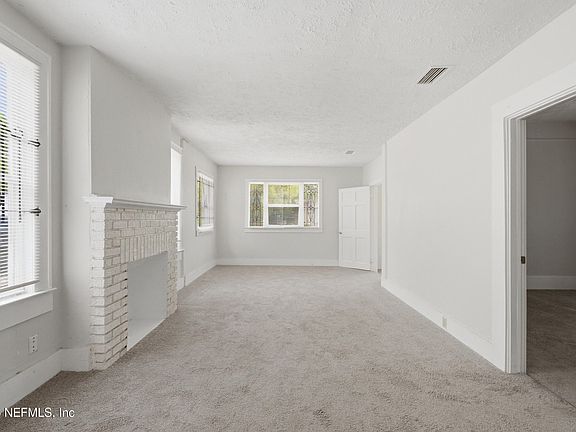 3rd image of 530 W 19TH Street