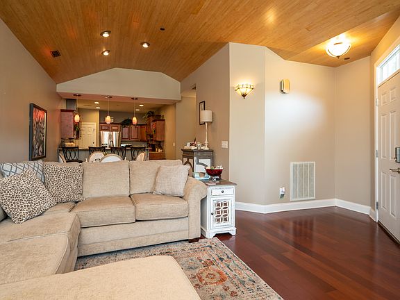 4th image of 1303 Blue Sky Ln #1303