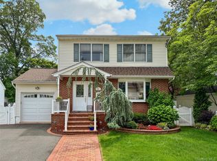 156 E Maujer St, Valley Stream, NY 11580