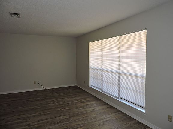 3rd image of 3987 Hidden Oak Dr