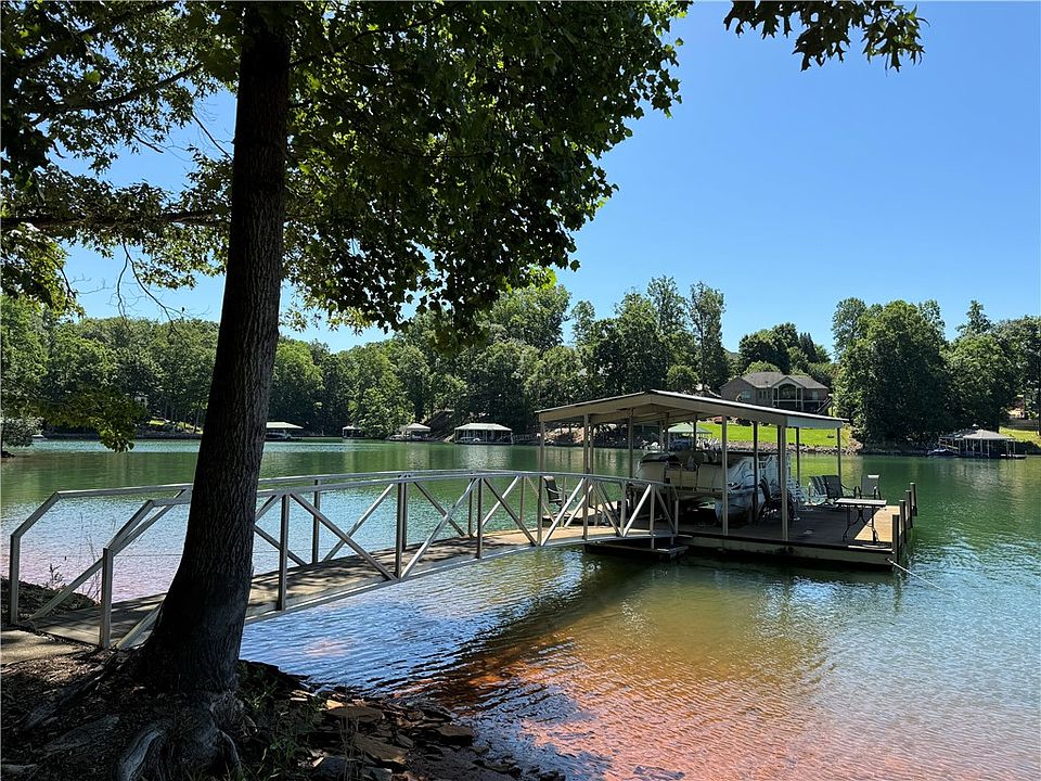 2nd image of 130 Woods Dr