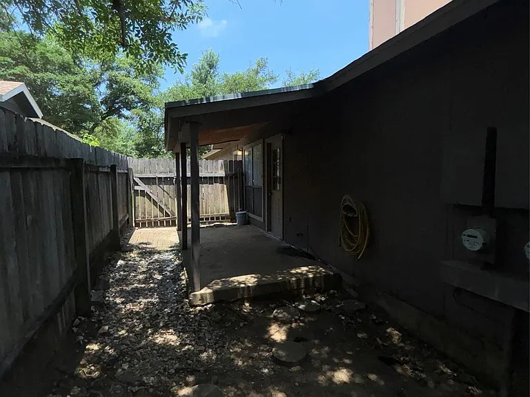 2033 Redwing Way — Photo 12