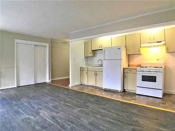 4th image of 14 Eckelman Dr APT 2
