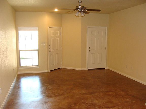 4th image of 131 E Frost St #131