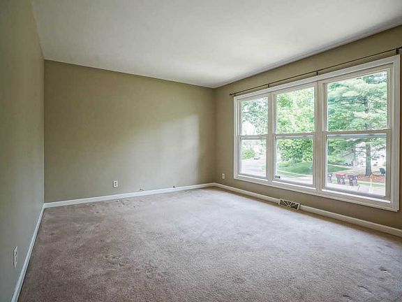 4th image of 3820 W Warwick Dr