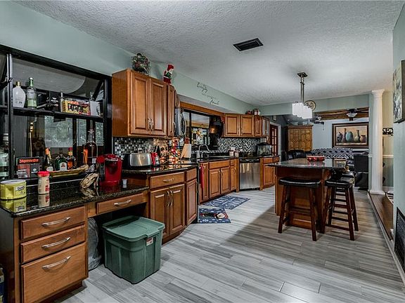 5th image of 273 Agnes Ave