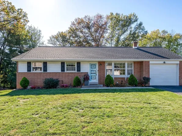 220 Tennyson Dr, Lancaster, PA 17602