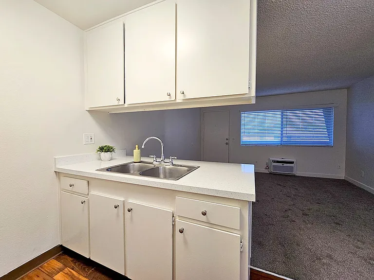 Summit Creek Apartments — Photo 23