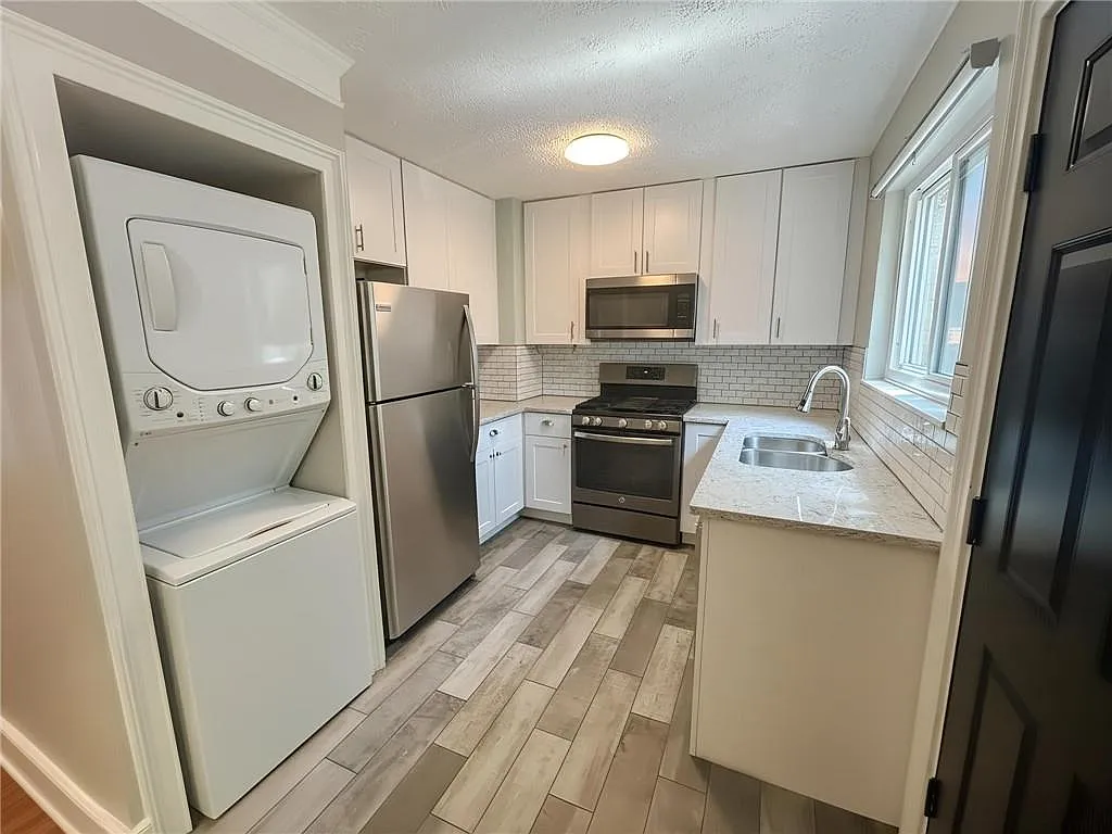 2 bed, 1.0 bath, 864 sqft, $2,100 — Photo 4