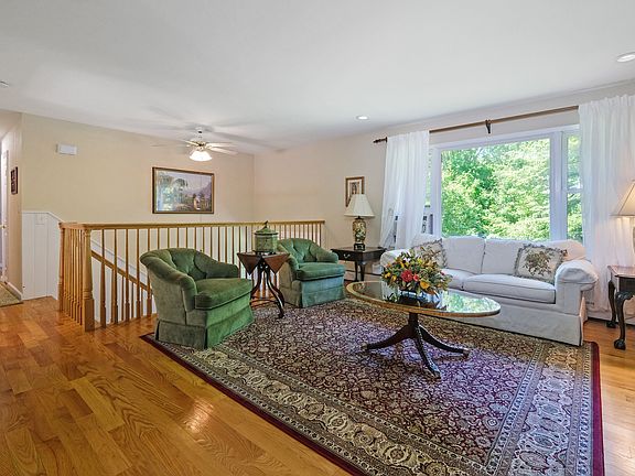 36 Gristmill Ln    (06of 38 ).jpg