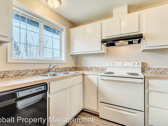 4th image of 979 NW Ewen St APT 3