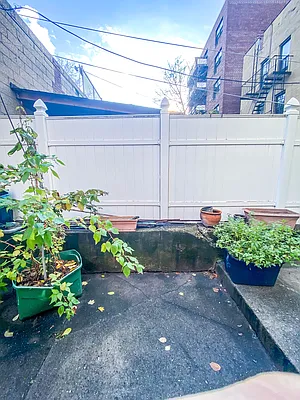 Rented by Voro New York | media 98