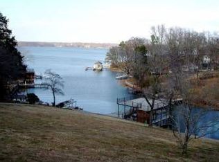 220 Elm Dr, Muscle Shoals, AL 35661