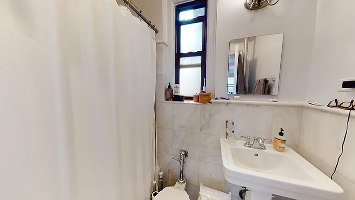 Rented by Bond New York | media 23