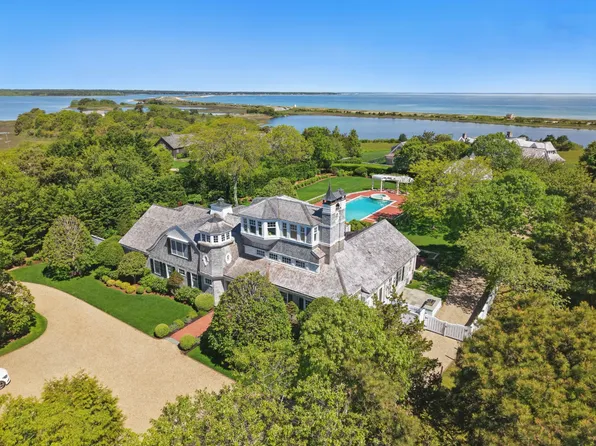 14 Cow Bay Rd, Edgartown, MA 02539