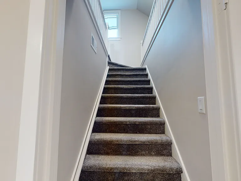 370 E Jefferson St — Photo 7