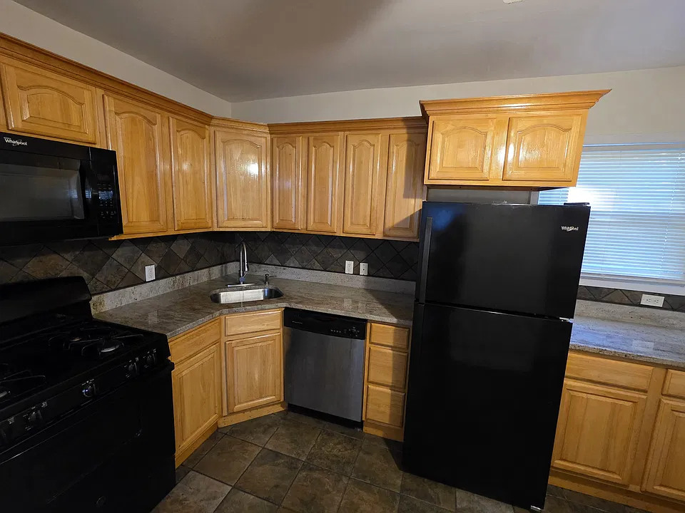 71 Cedar Ave #2