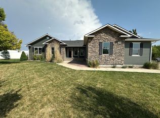 2000 Hillpointe Pl, Dodge City, KS 67801