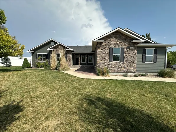 2000 Hillpointe Pl, Dodge City, KS 67801