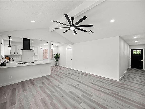 5th image of 4923 Beechaven Dr
