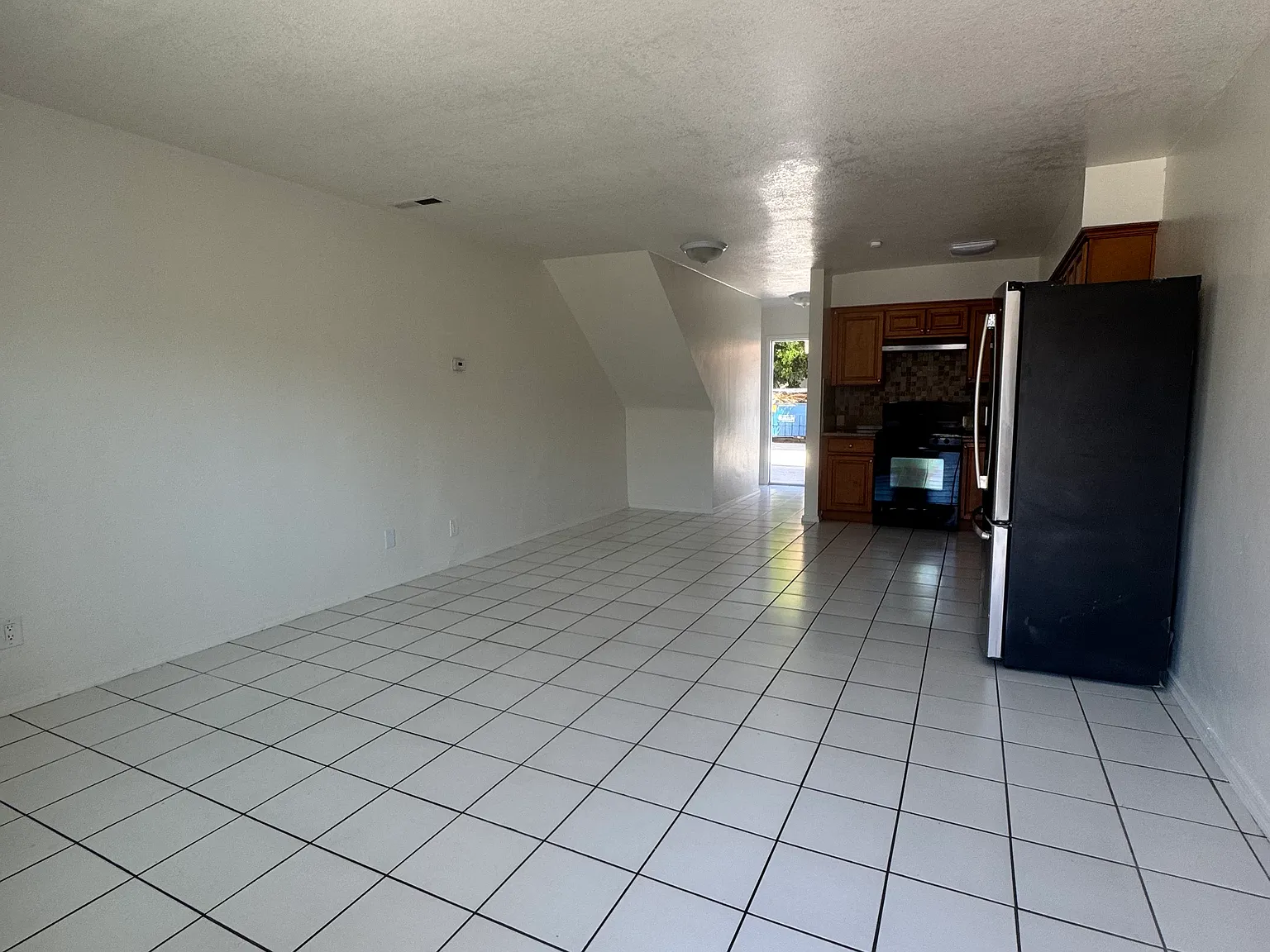 2 bed, 1.5 bath, 960 sqft, $2,700 — Photo 2