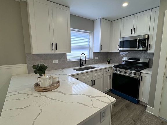 4th image of 11132 S Avenue O