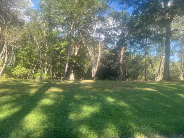 Maple Dr, Rupert, WV 25984