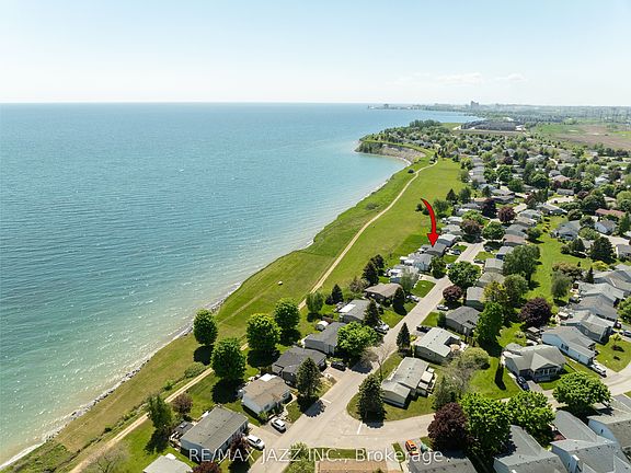 2nd image of 15 Bluffs Rd