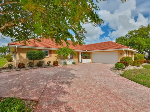 703 Plumbrook Rd, Sun City Center, FL 33573