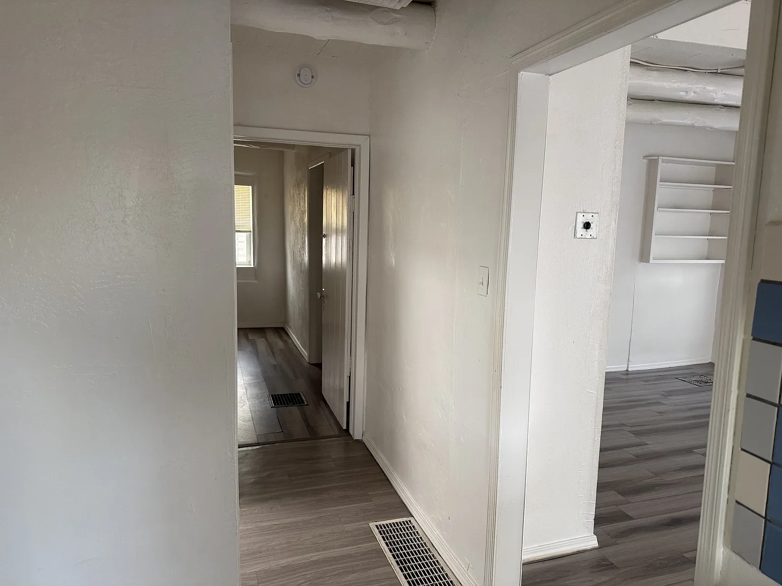 3 Bd / 2 Ba End Unit Apt in the SW — Photo 1