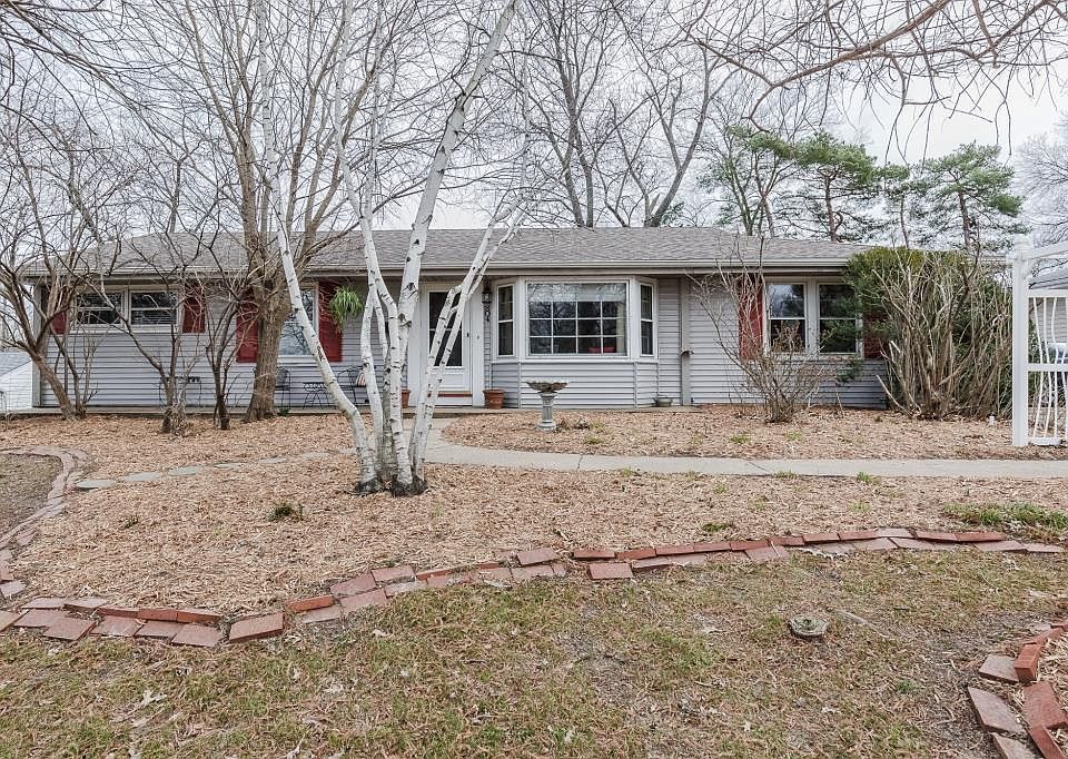 1st image of 804 Brookdale Dr