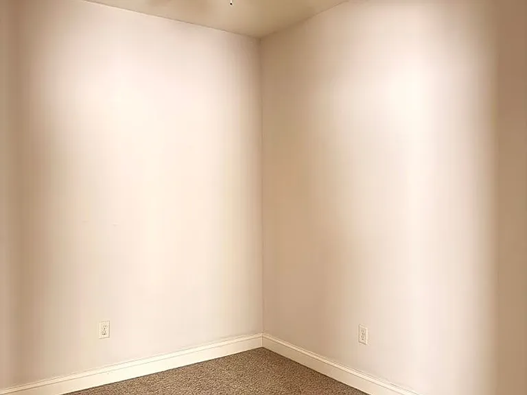 708 Osborne St — Photo 11